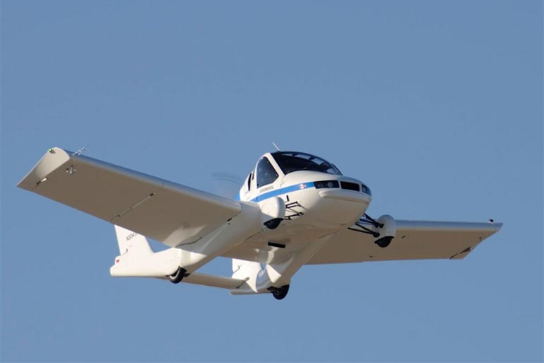 Летючий автомобіль Transition розвиває швидкість до 161 кілометра на годину, а його крила складаються так, що він поміщається у звичайний гараж