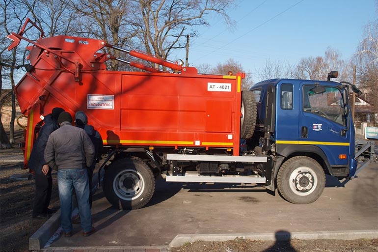 Нехворощанська Територіальна Громада придбала новий сміттєвоз марки АТ