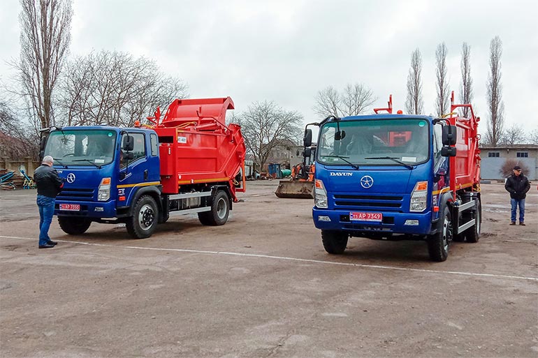 Два новенькі сміттєвози працюватимуть в місті Ізмаїлі