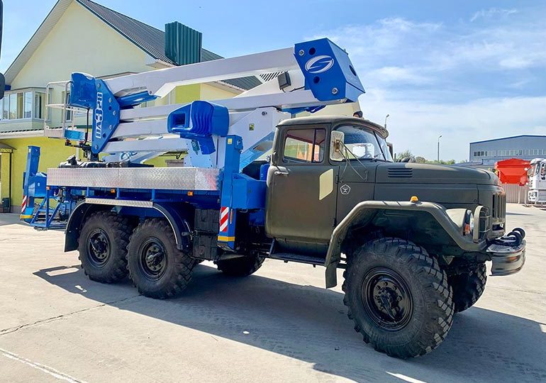 В автопарку МОУ новинка: Кременчуцький завод комунальної техніки АЛЬФАТЕКС оновив автомобіль, встановивши на його шасі нову автовишку