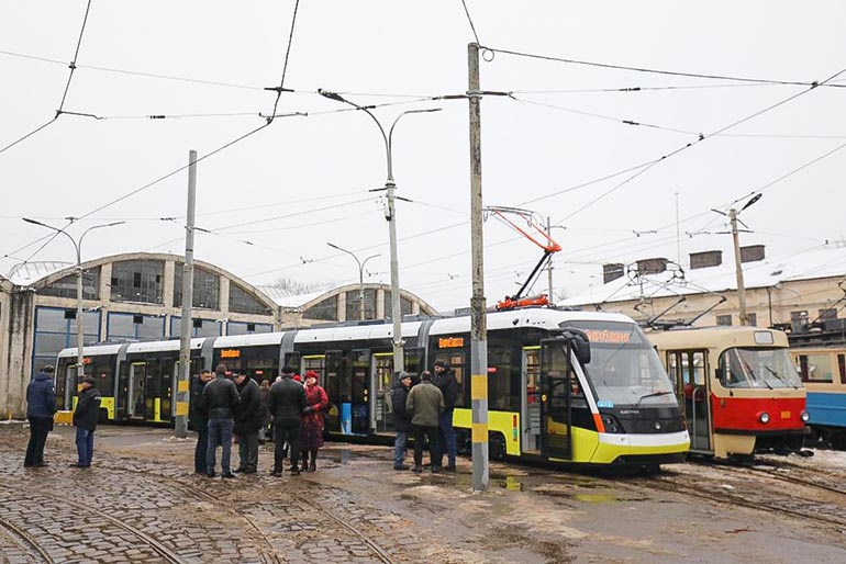 У Львові почали працювати перші трамваї, придбані за кошти Європейського інвестиційного банку