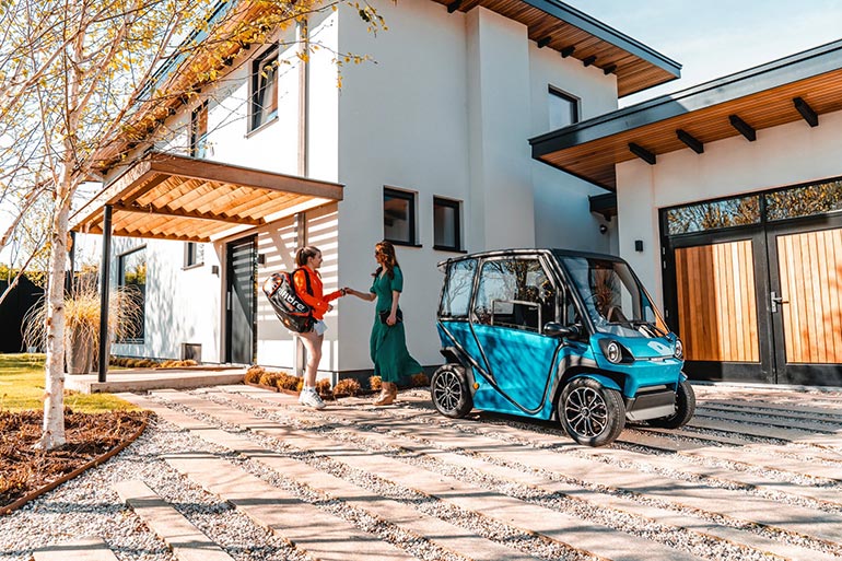 Squad Mobility офіційно запускає електромобіль Solar City Car