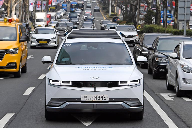На дороги Сеулу вийшов безпілотний електромобіль IONIQ 5