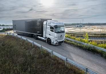 Daimler Truck випробовує вантажівку на паливних елементах з рідким воднем