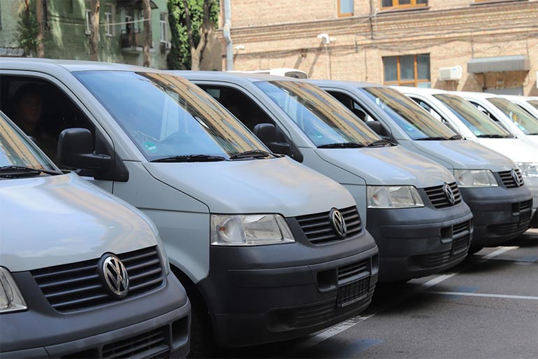 Віталій Кличко передав прикордонникам 35 мікроавтобусів Volkswagen