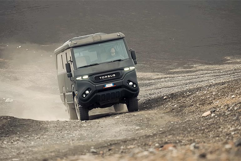 Top Gear протестували український позашляховий автобус Torsus Praetorian на діючому вулкані