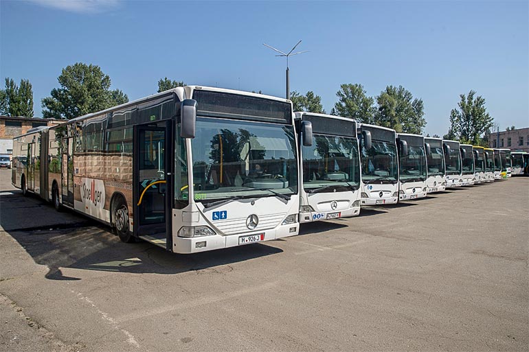Київ отримав 19 автобусів і 3 сміттєвози від Німеччини