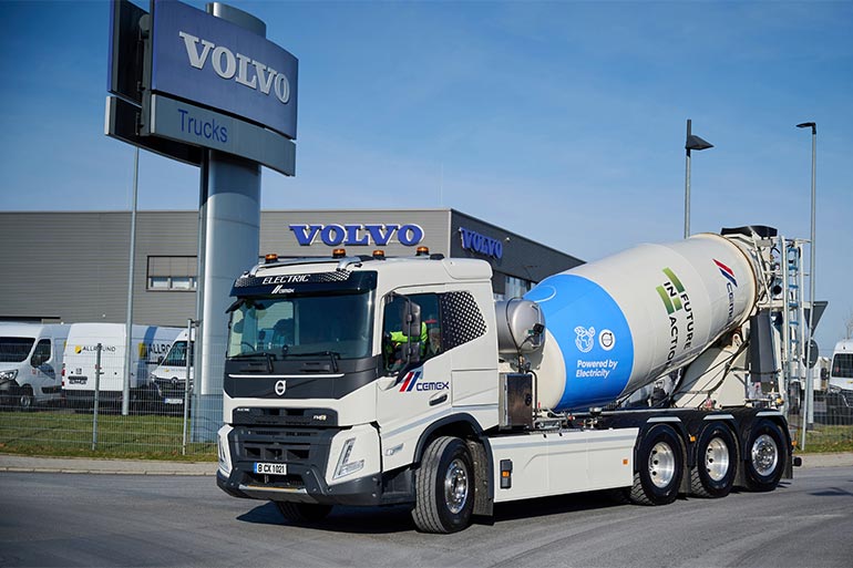 Volvo Trucks поставила перший надпотужний електричний автобетонозмішувач
