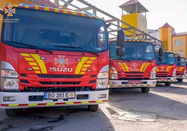 Пожежники Тернопільщини отримали 10 нових автоцистерн