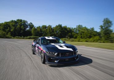 Ford випустив Mustang Dark Horse R: новий гоночний автомобіль для трекових перегонів