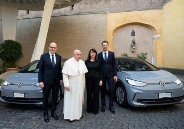 Ватикан змінює автопарк на електричний