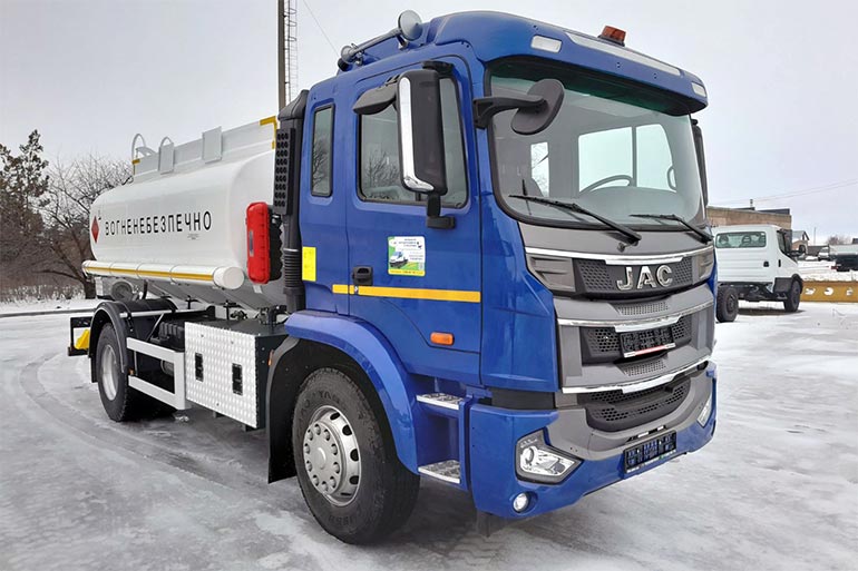 Український виробник виготовив ще один автопаливозаправник на шасі JAC N200