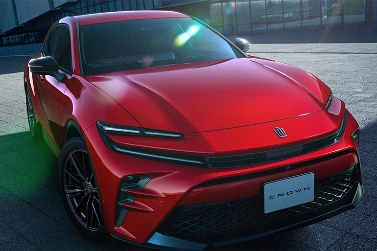 Toyota виводить на ринок Японії нову модель Crown Sport PHEV