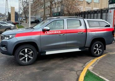 Енергетики Миколаївщини отримали три нові повнопривідні пікапи