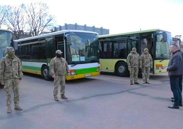 Силам оборони передано три автобуси Setra