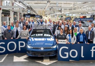 Перший оновлений Volkswagen Golf зійшов з конвеєра на заводі у Вольфсбурзі
