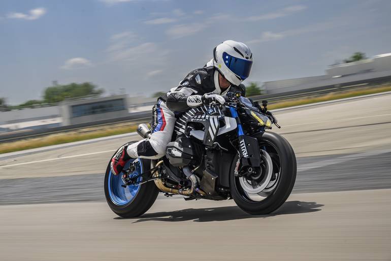 Проєкт, що народився з ентузіазму: концепт BMW R 1300 R «TITAN»