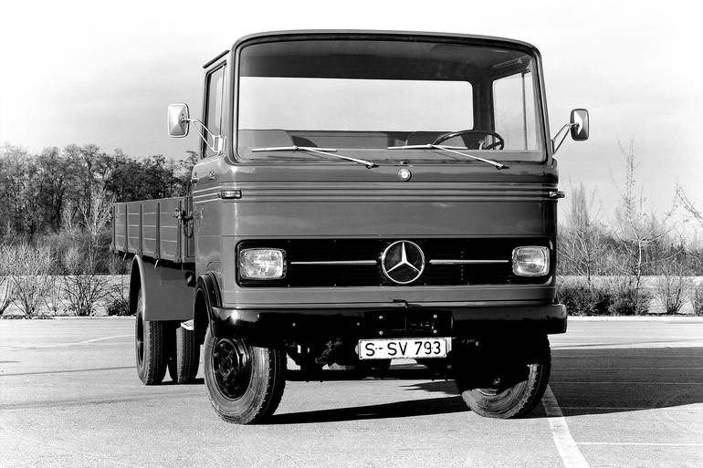 60 років першій вантажівці з Вертського заводу Mercedes-Benz