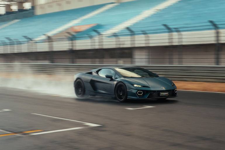 Lamborghini Temerario вийшов на трек: перші враження та цифри