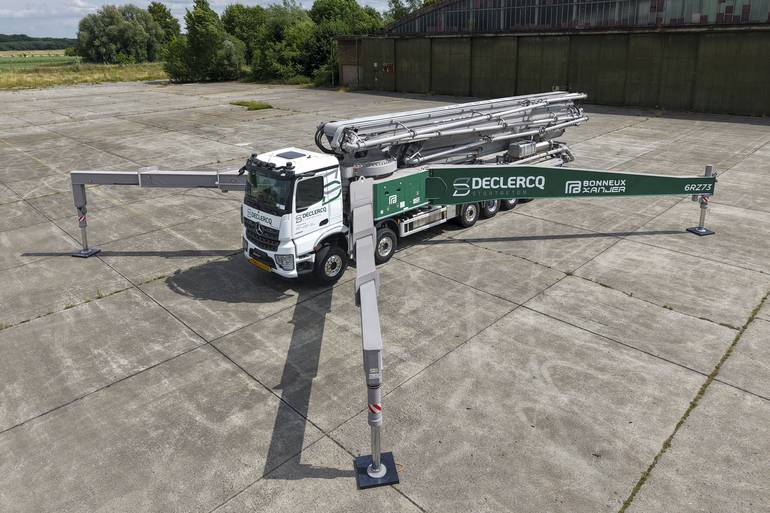 Європейська прем’єра в Бельгії: гігантський бетонний насос на семивісному Mercedes-Benz Arocs