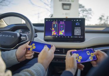 Щоб не нудьгувати на парковці: у Škoda Elroq та Enyaq з’явився власний ігровий хаб