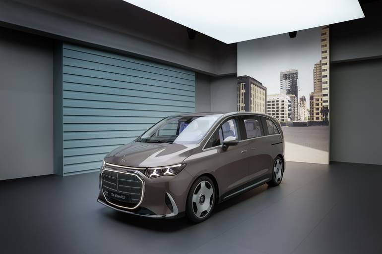 Простір нового покоління: яким став електричний Mercedes-Benz VLE