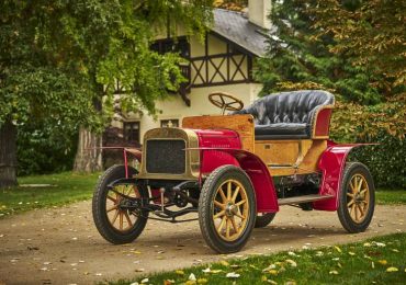 Коли автомобіль починався з крана: як заводили перші машини Laurin & Klement