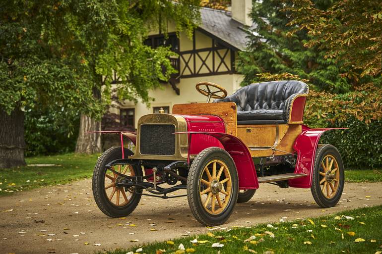 Коли автомобіль починався з крана: як заводили перші машини Laurin & Klement