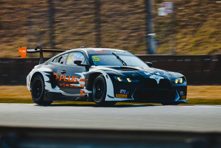 BMW M4 GT3 EVO: від віртуальних трас до реального автоспорту в стилі BLEACH