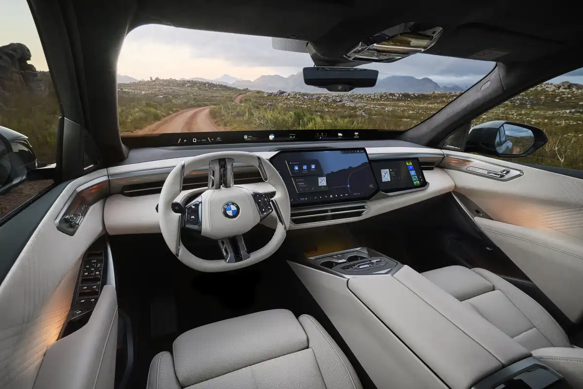 BMW iX 5 60 xDrive. Цифрова екосистема BMW Panoramic iDrive