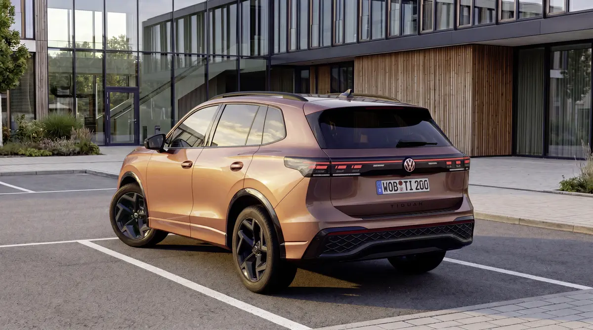 Новий Tiguan EDITION 20 у спеціальному кольорі «Maple Red metallic»