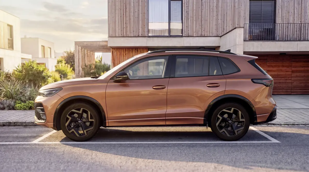 Новий Tiguan EDITION 20 у спеціальному кольорі «Maple Red metallic»