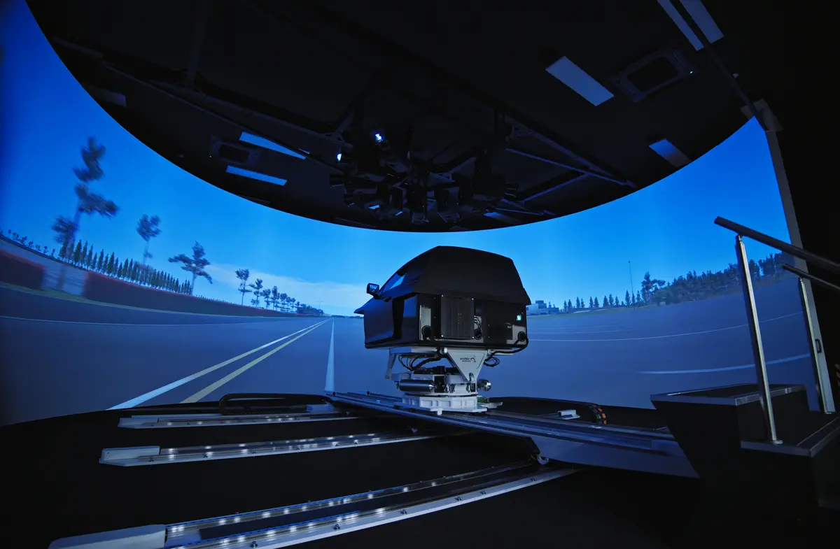 Hyundai Kia Simulator Namyang Virtual: авто на рухомій платформі, віртуальна траса.