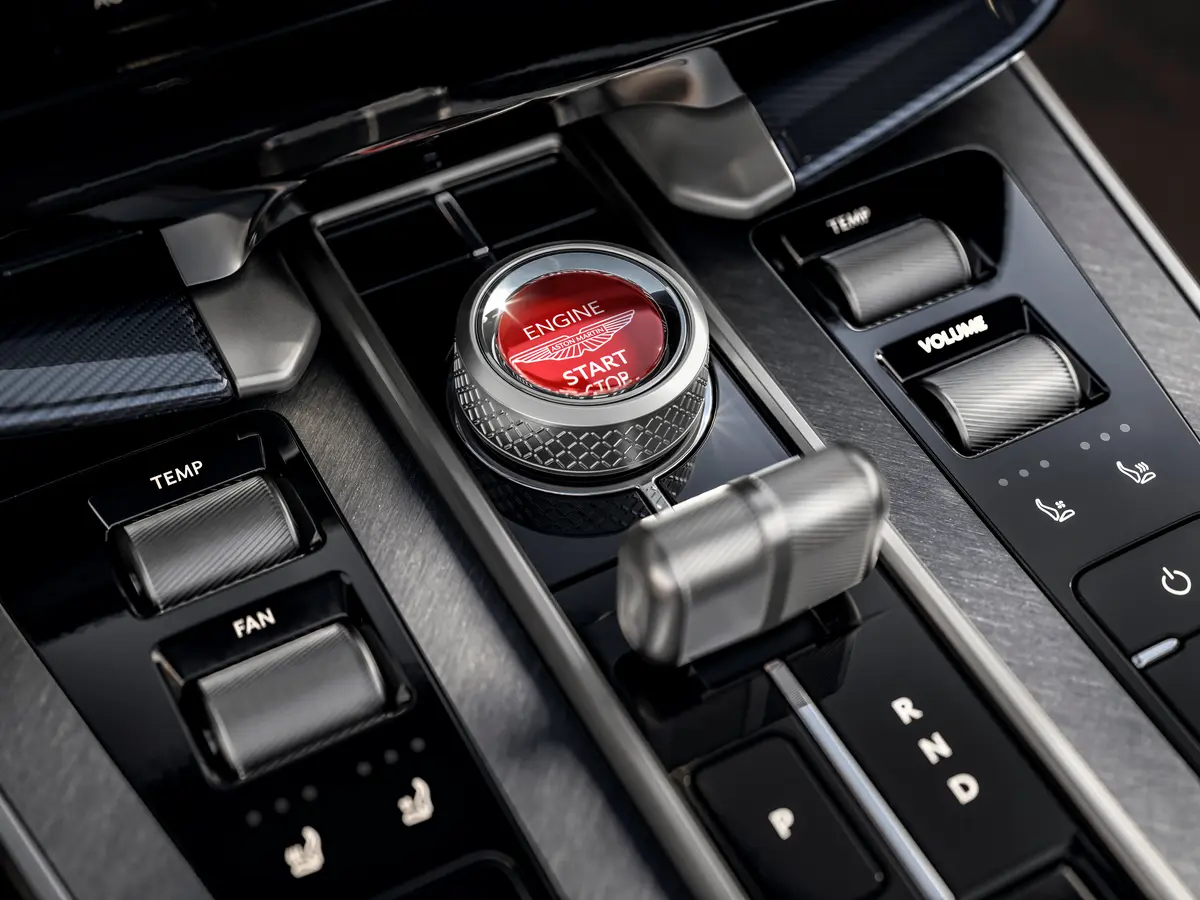 Салон Aston Martin Vanquish 25