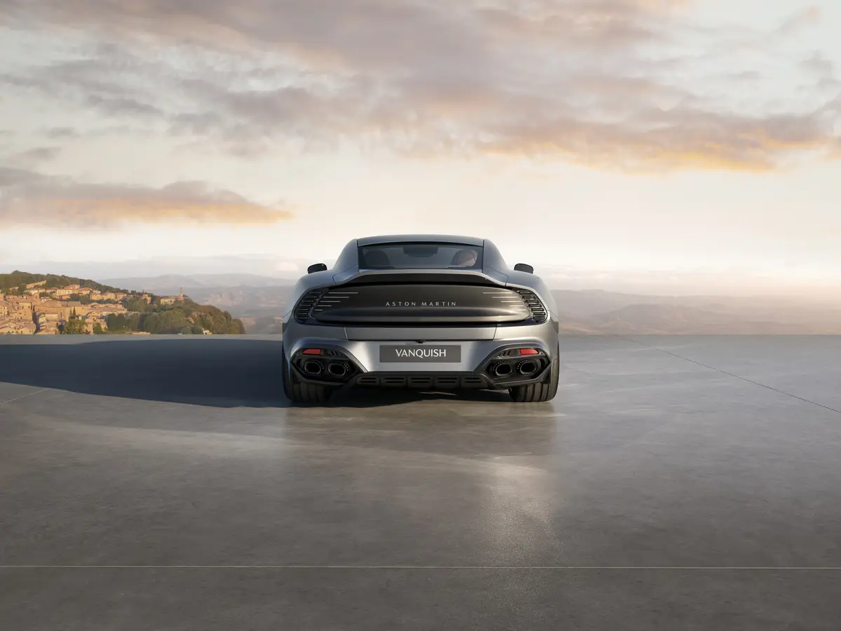 Aston Martin Vanquish 25